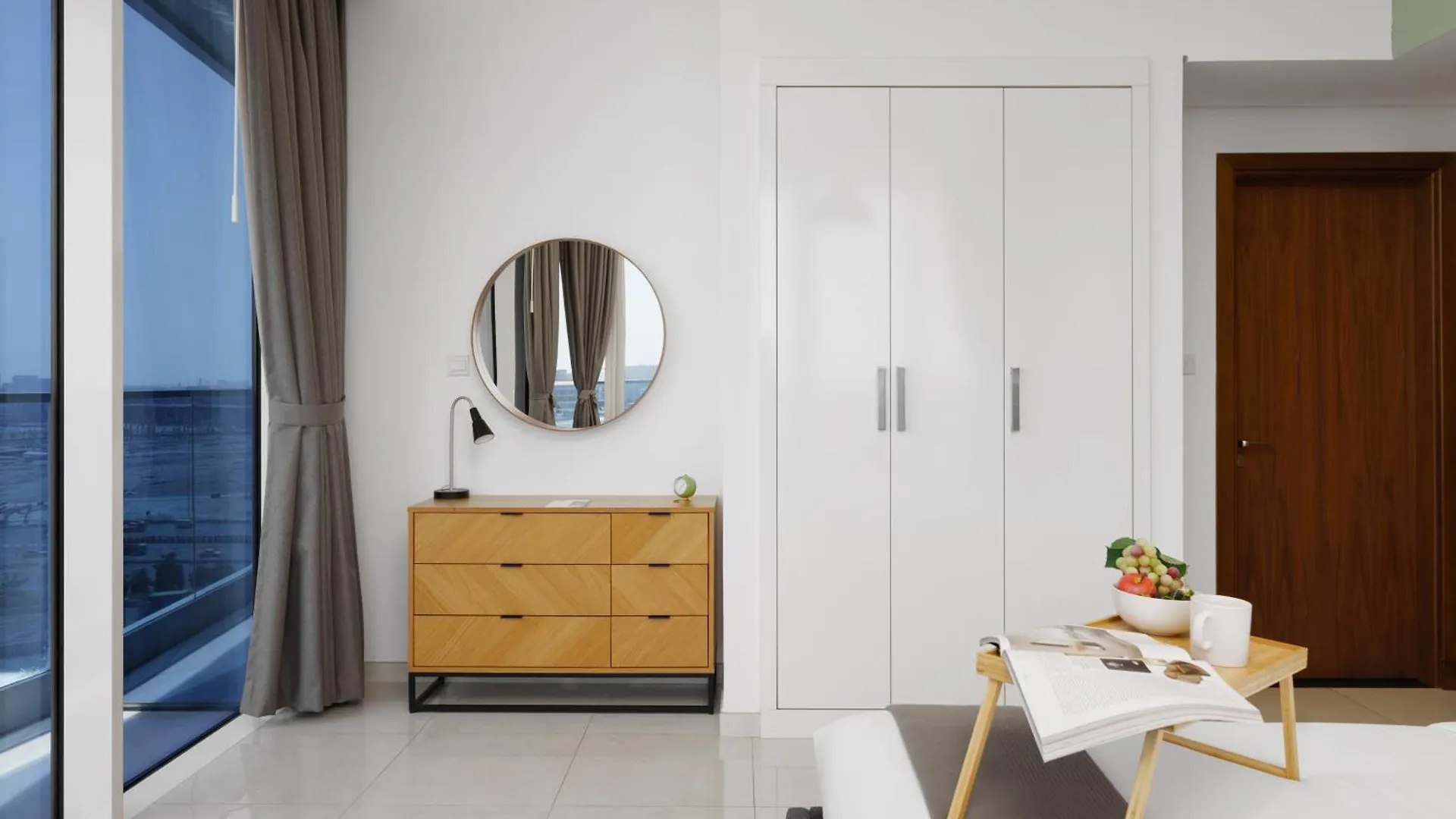 Maison Privee - Modern Business Bay Retreat With Dubai Canal Views 0*,
