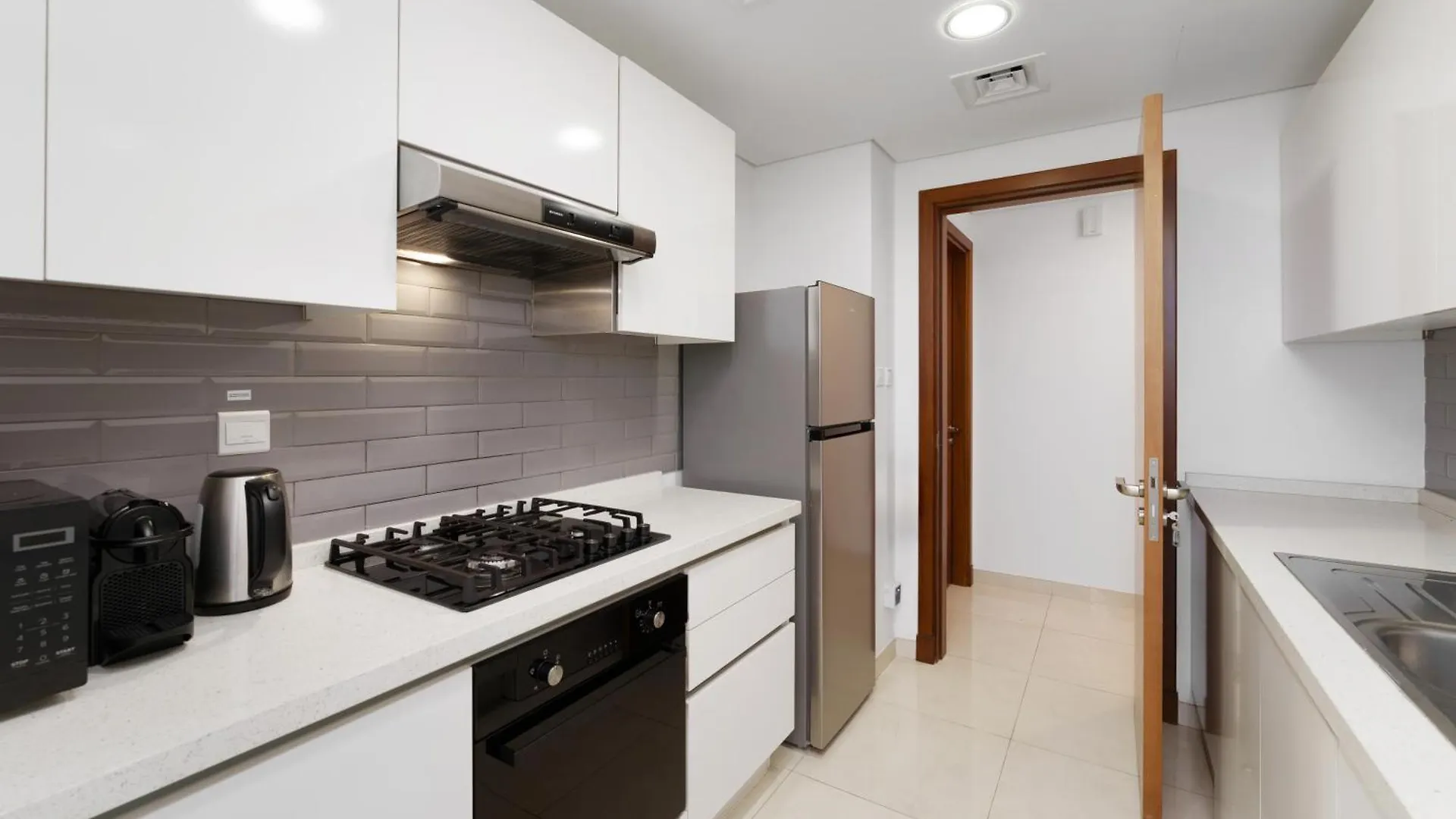 Maison Privee - Modern Business Bay Retreat With Dubai Canal Views